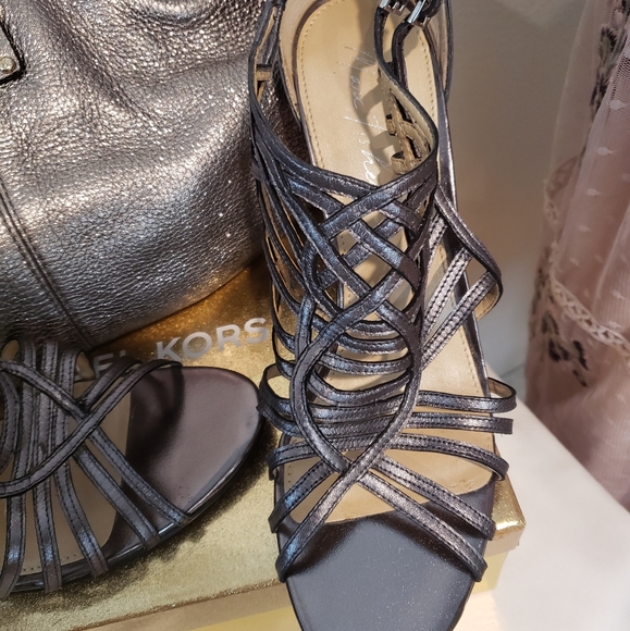 Shoes - Picture 2 of 2